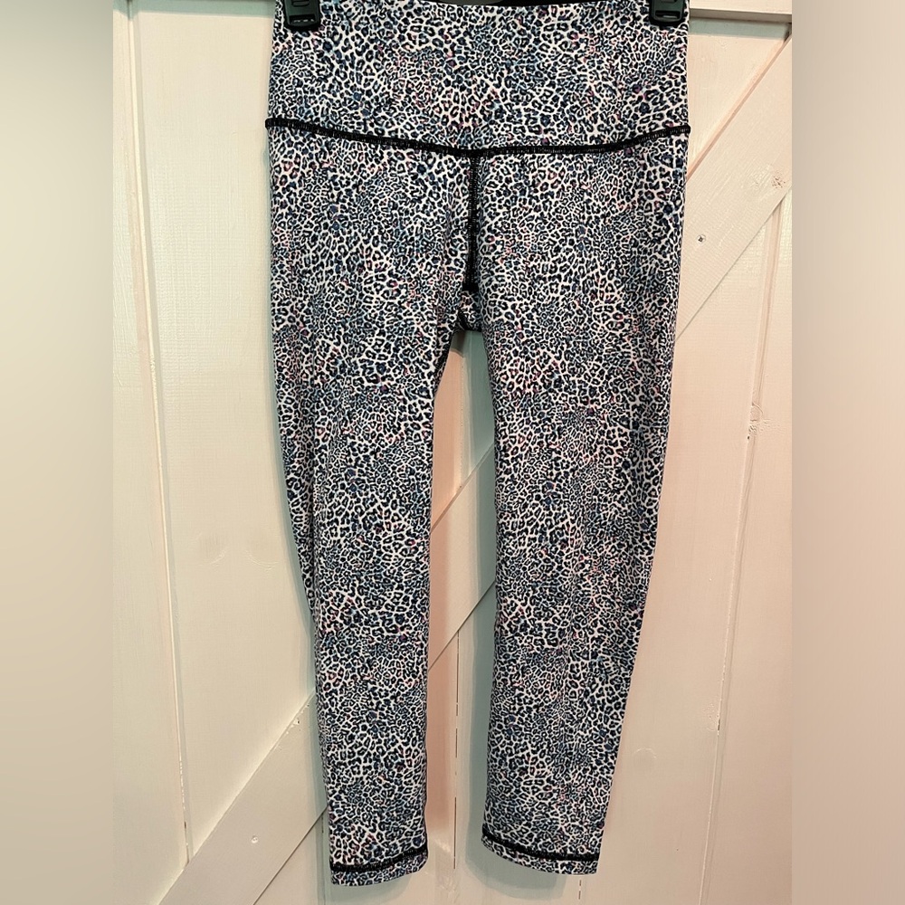 Victoria's Secret Sport Knockout Capri Leggings - XS